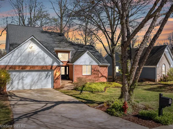 3160 W Ridge Ct, Commerce Township, MI 48390