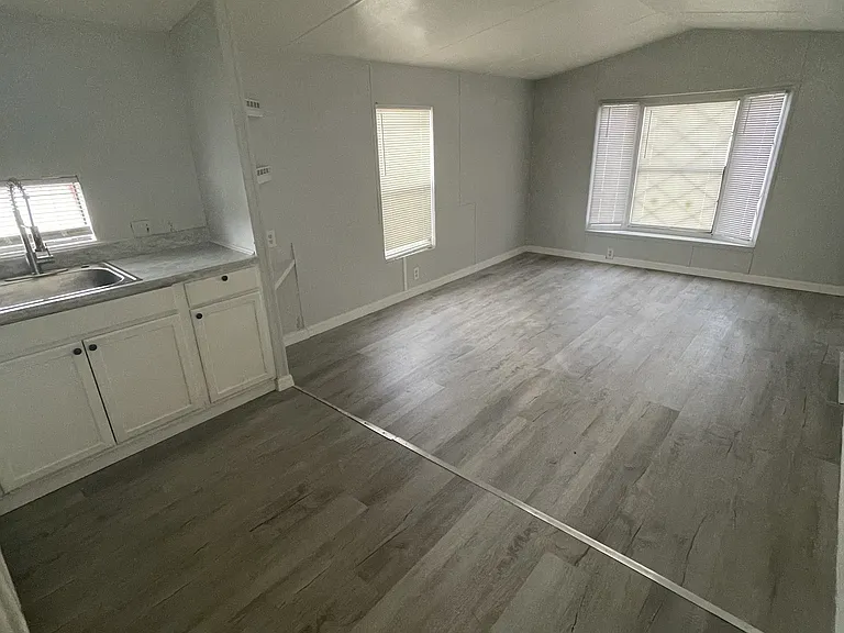 1045 Hickory Ln #8 — Photo 6
