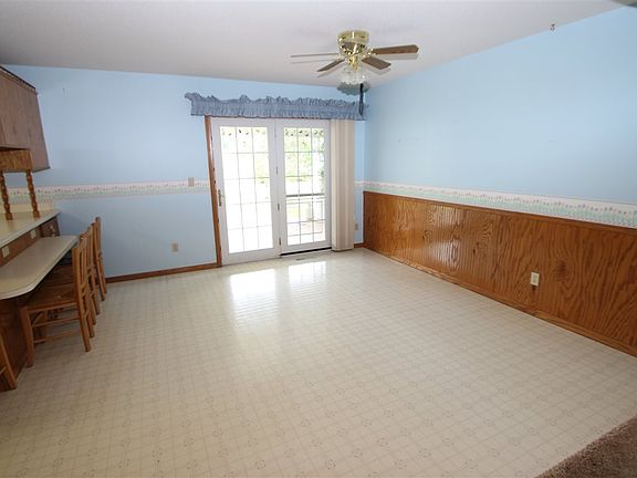 4th image of 1100 Elmer Ave