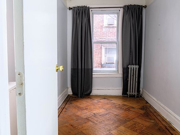 4th image of 2818 41st Ave #2F