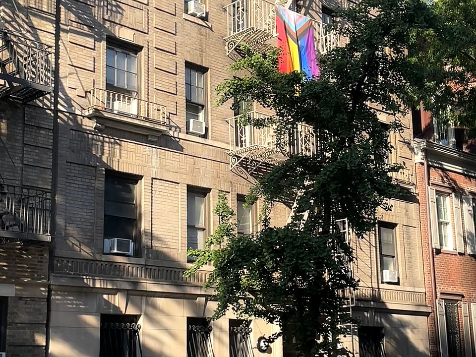 1st image of 125 Washington Pl APT 4A