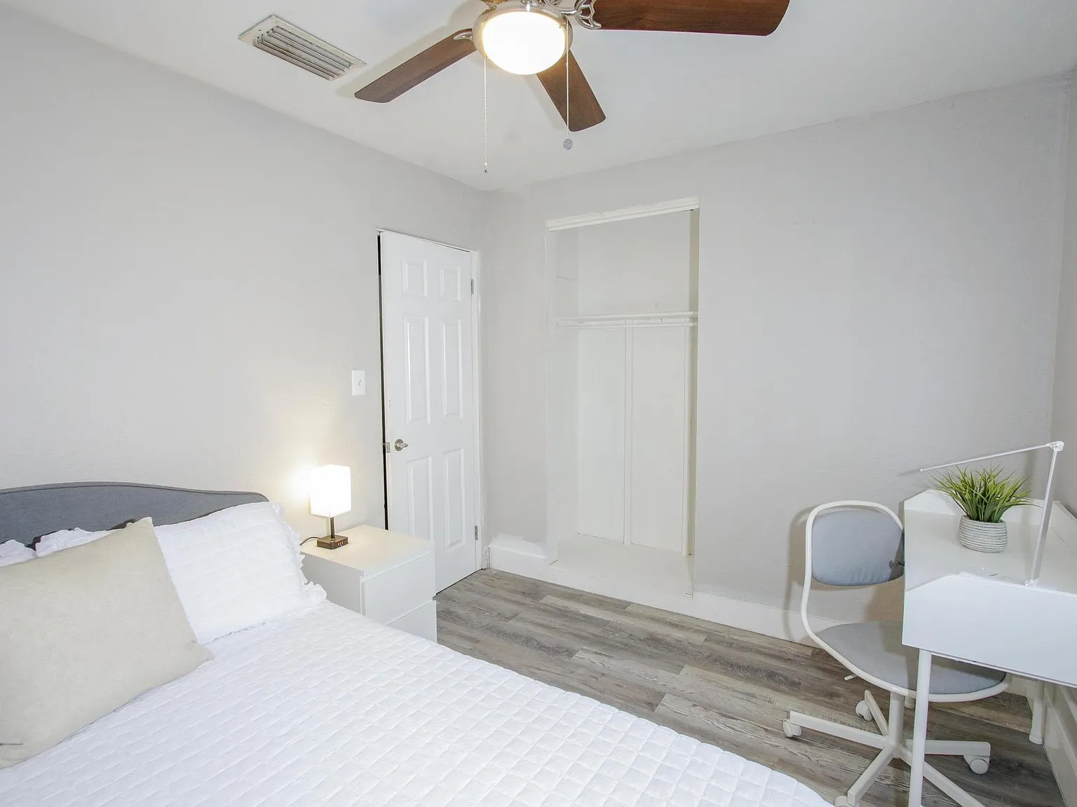 4 bed, 2.0 bath, 1384 sqft, $862 — Photo 2