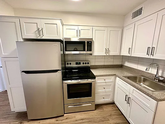 Rented by Compass | media 9