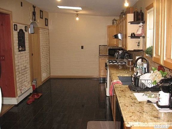 4th image of 1643 N Thompson Dr