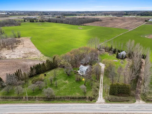 7047 W Custer STREET, Manitowoc, WI 54220