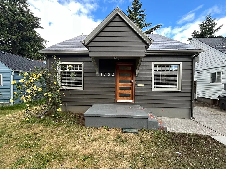 1723 NE 60th Ave — Photo 2