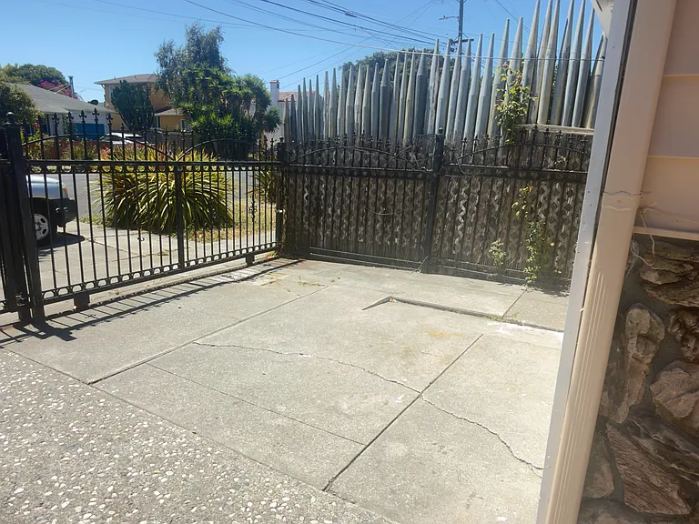 2527 Rheem Ave — Photo 1