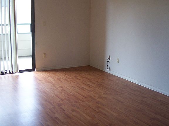 4th image of 2077 Washington Ave ##211