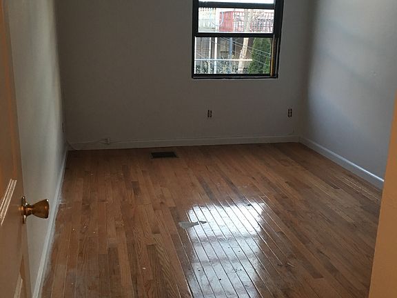 2nd image of 226 Sumpter St