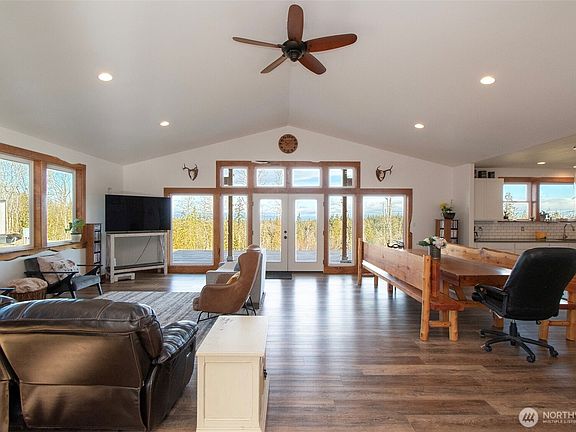 5th image of 242 Watershed Road