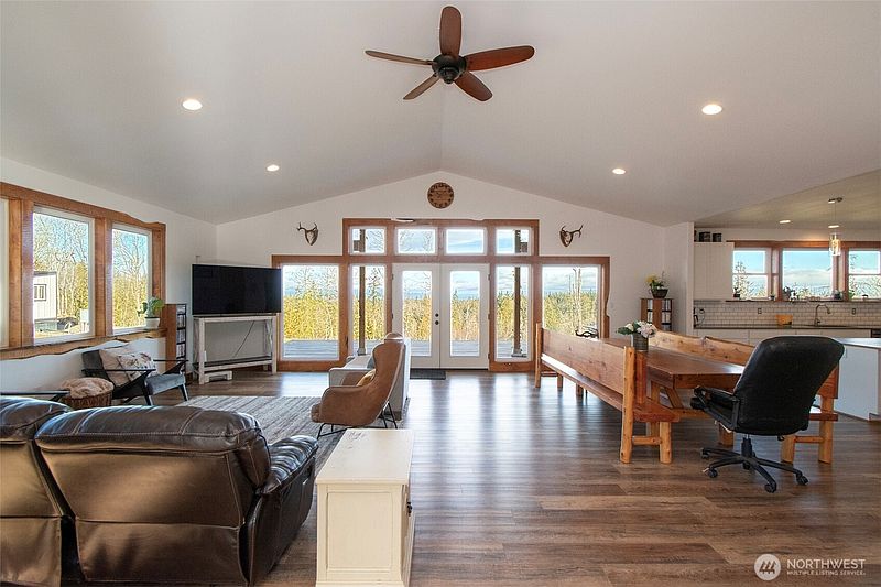 5th image of 242 Watershed Road