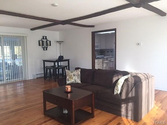 5th image of 1 Dogwood Ln