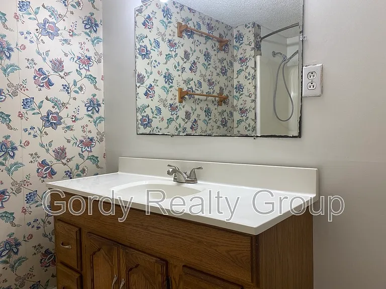 2057 Gay Ave — Photo 11