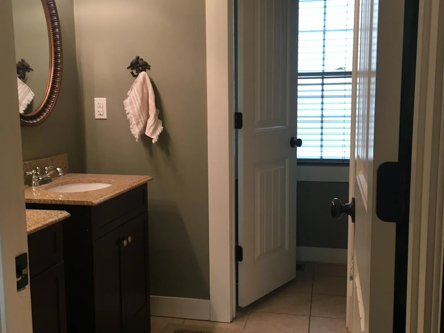 1417 N Addington Ave — Photo 2