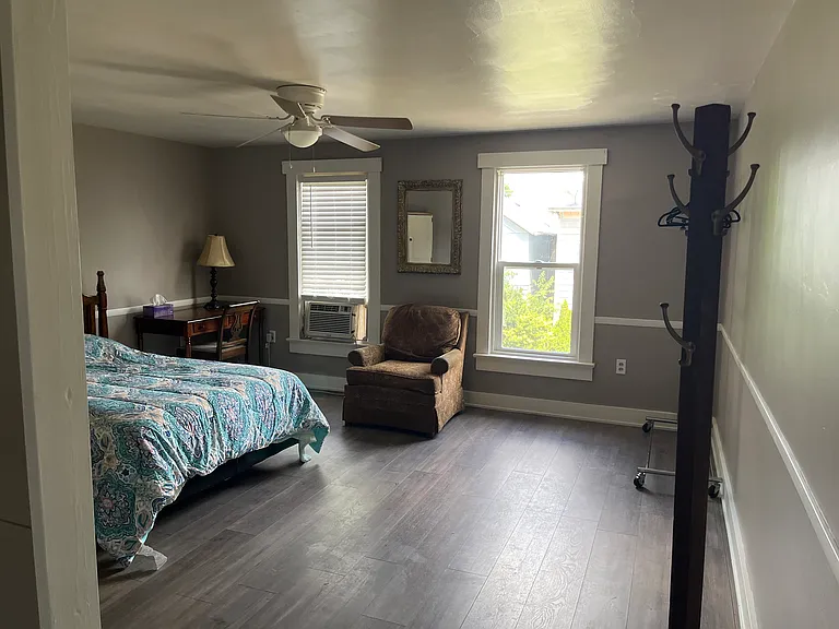 1117 Elm St — Photo 5