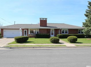 15 Cambridge Ct, Dubuque, IA 52001