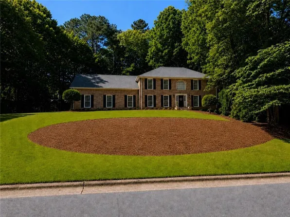 890 Ferncroft Ct, Roswell, GA 30075