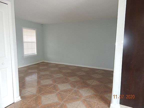 2nd image of 4706 Castle Walk #1