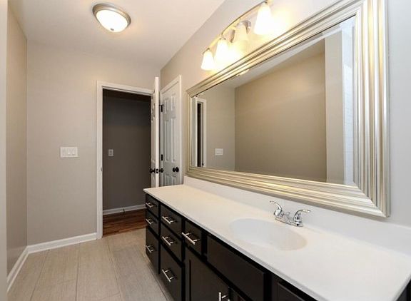 5th image of 4199 Smithsonia Dr