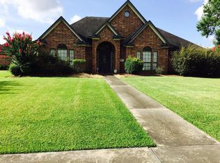 201 Violet Ln, Lake Jackson, TX 77566