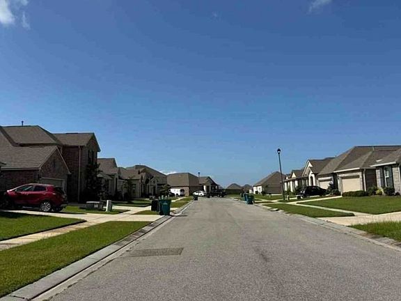 Exterior Neighborhood (street photo)