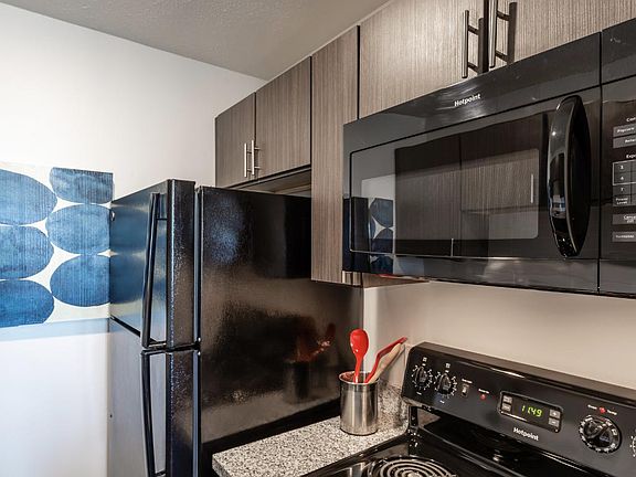 4th image of 2515 Burnet Ave #902