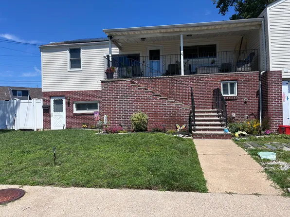 4 Parente Ln N #1, Island Park, NY 11558