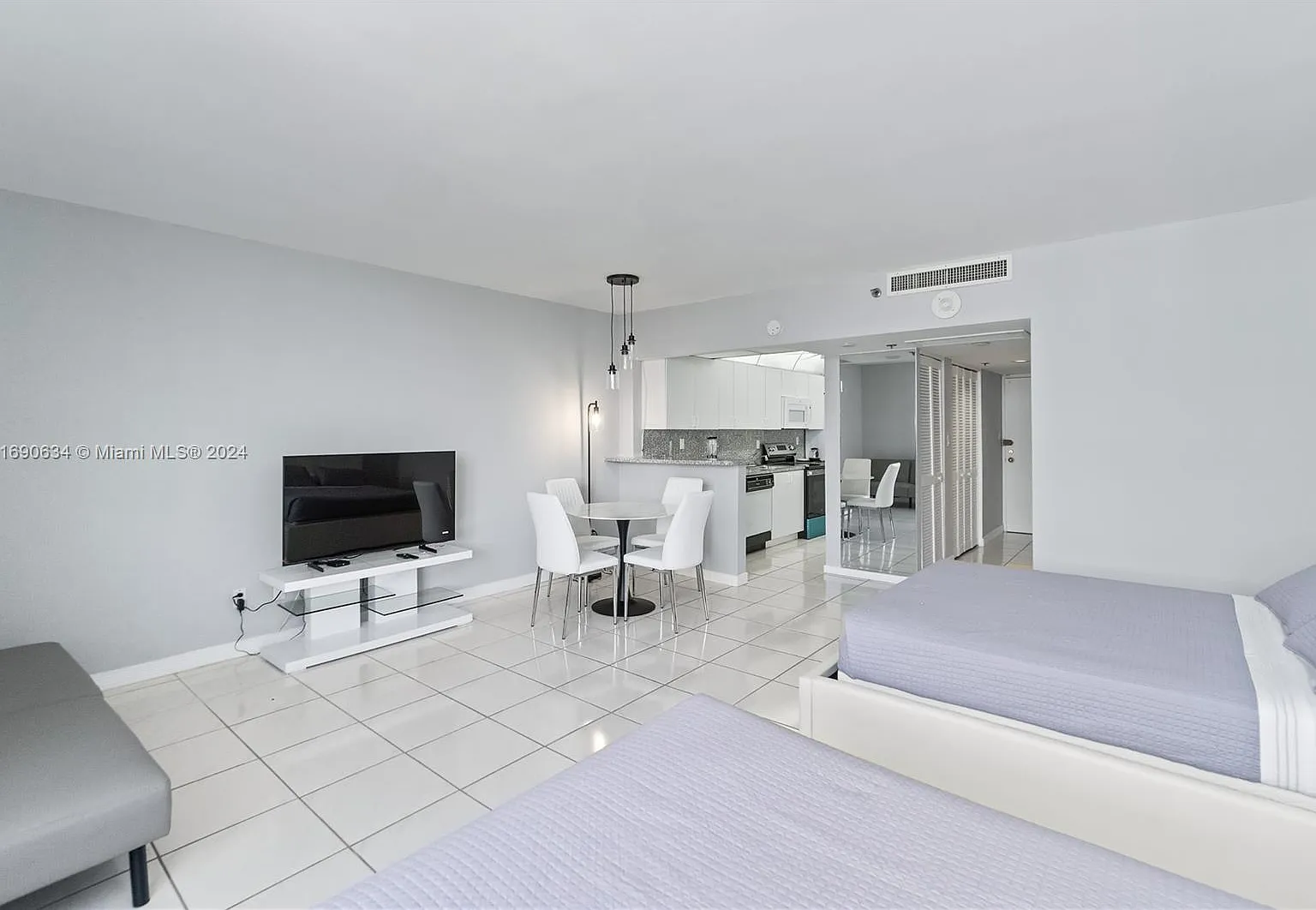 The Decoplage Condo — Photo 4