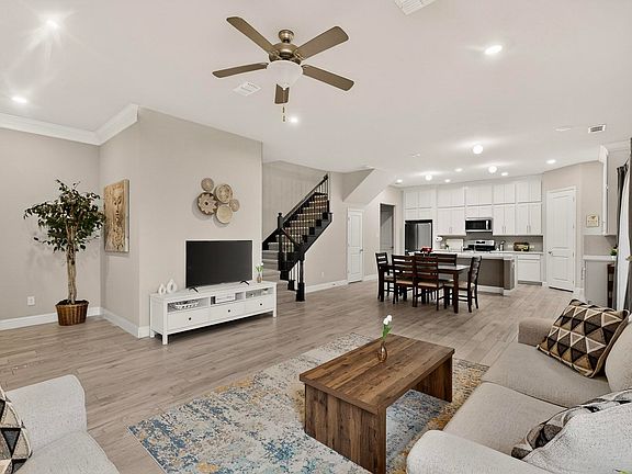 4th image of 1027 Zachary Way