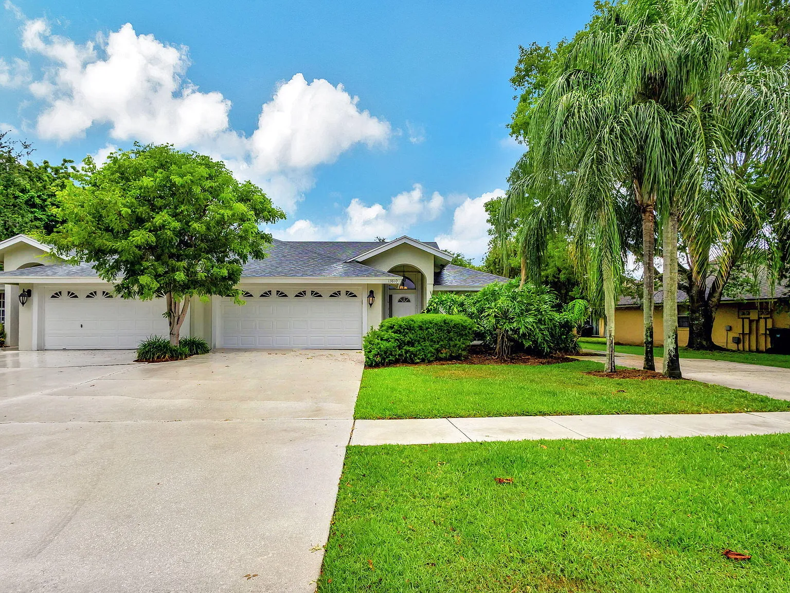3 bed, 2.0 bath, 1384 sqft, $2,400 — Photo 2