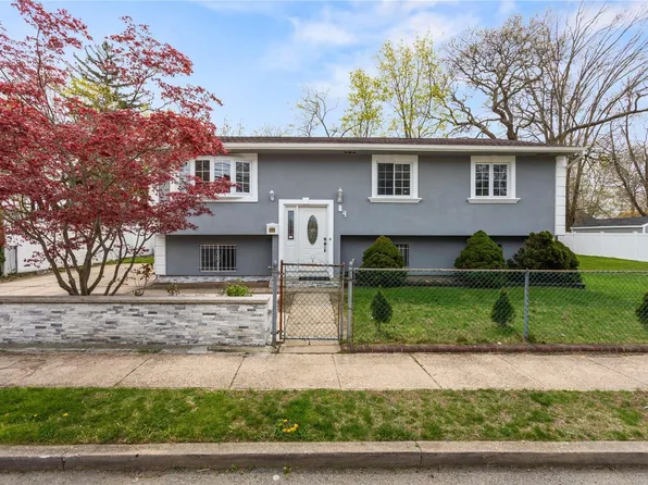 84 Stevens Street, Freeport, NY 11520