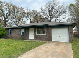 102 Gama Cir, Roland, OK 74954