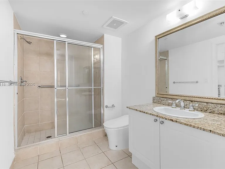 19501 W Country Club Dr #515 — Photo 11