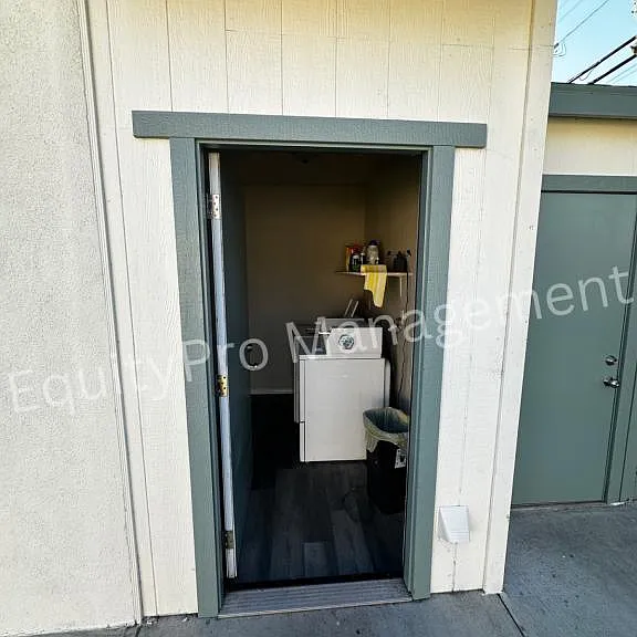 5583 California Ave — Photo 8