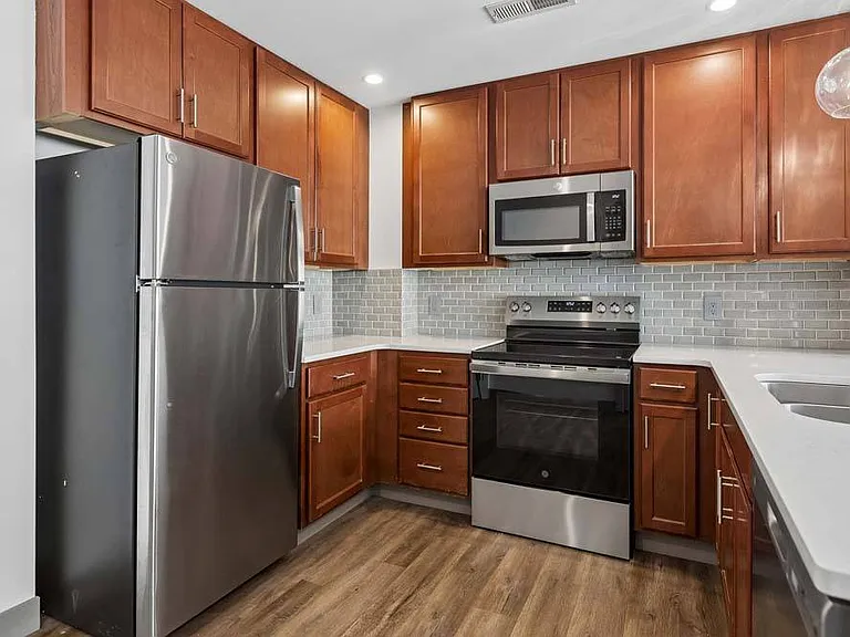 Midtown Crossing Apartments — Photo 89