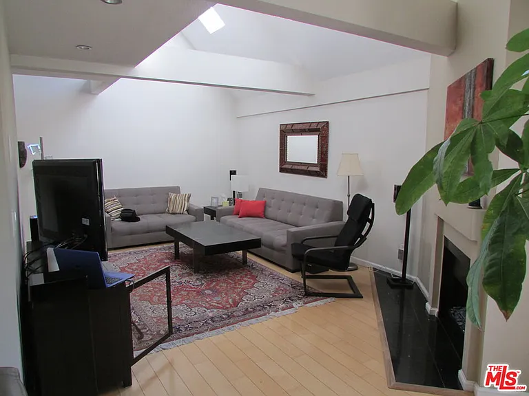 1127 12th St #301 — Photo 3