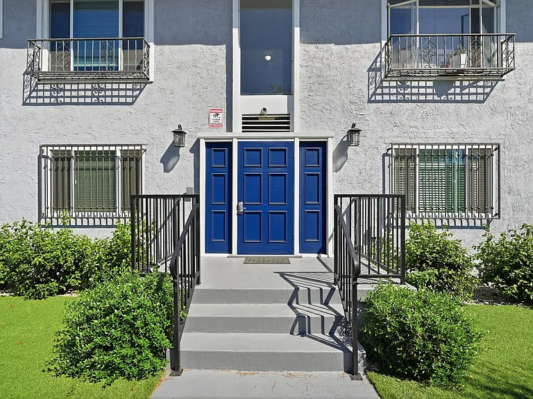 450 S Manhattan Pl #12 — Photo 1