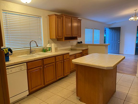 3rd image of 40871 Orchard Ln