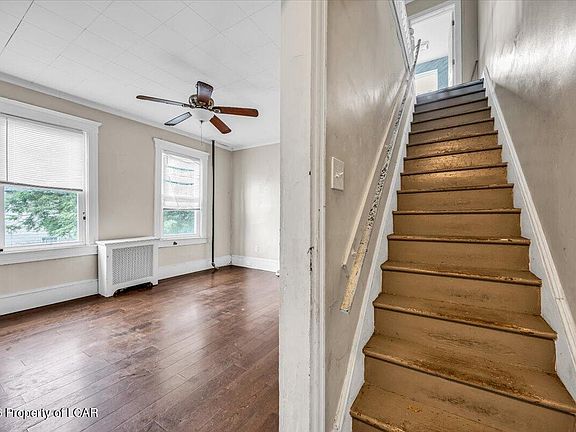 4th image of 27-29 Oakwood Ln