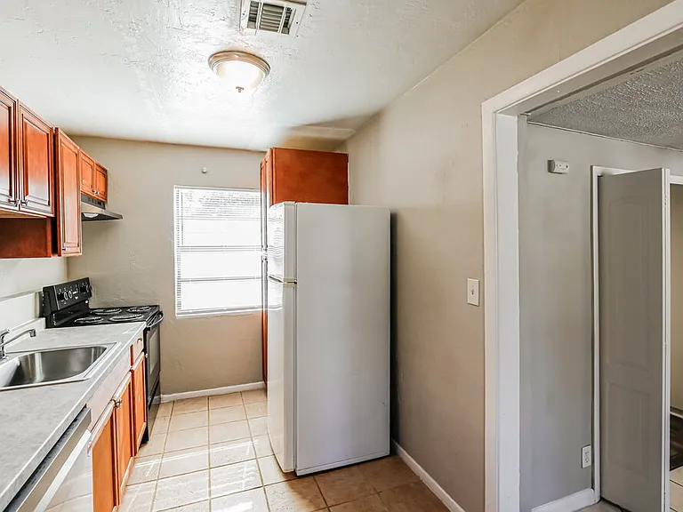 2797 NE 12th Ave — Photo 9