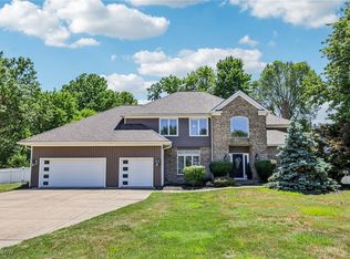 6164 Tourelle Dr, Highland Heights, OH 44143