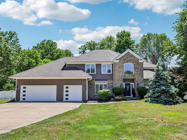 6164 Tourelle Dr, Highland Heights, OH 44143