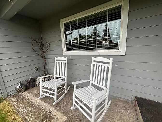 Calapooia St SW — Photo 8