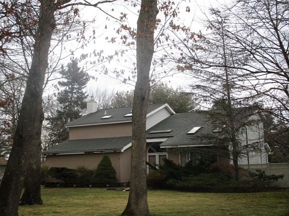 2nd image of 104 Bedell Pl