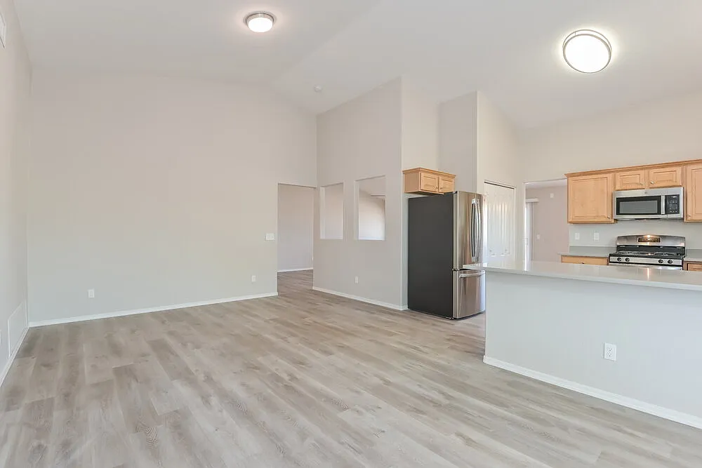4 bed, 2.0 bath, 2156 sqft, $2,185 — Photo 3