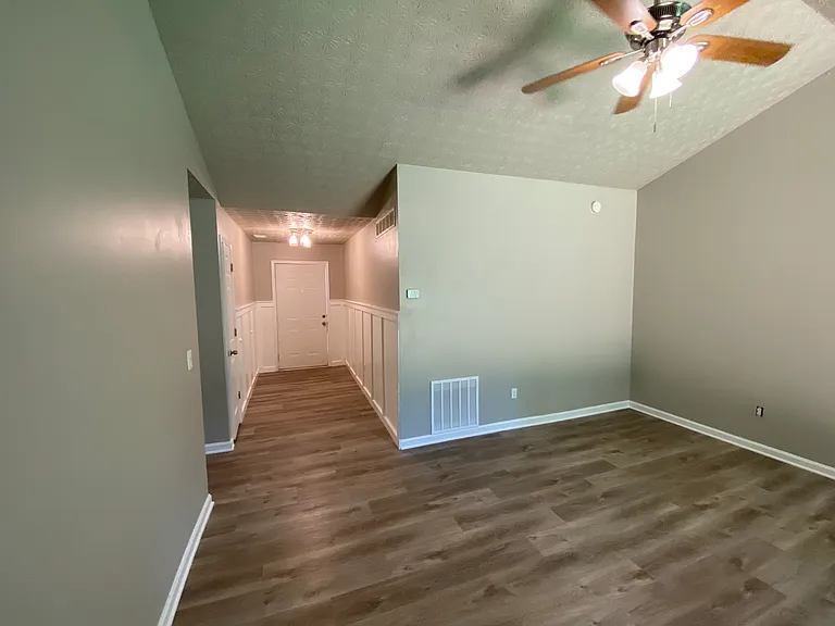 1810 Killarney Dr SW — Photo 6