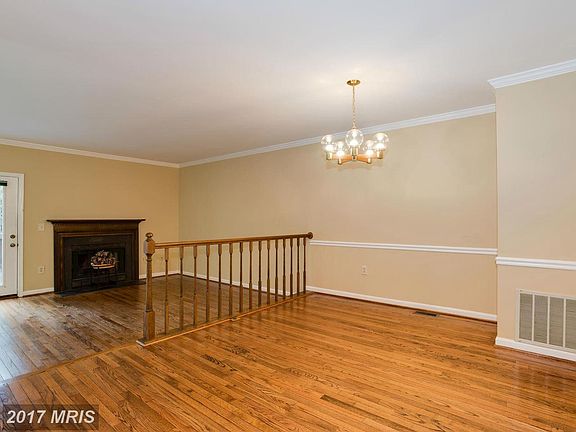 3rd image of 6098 Heatherwood Dr