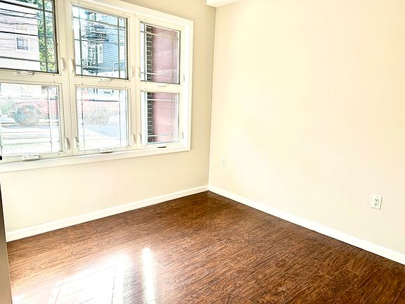 3rd image of 40 Vroom St #3B