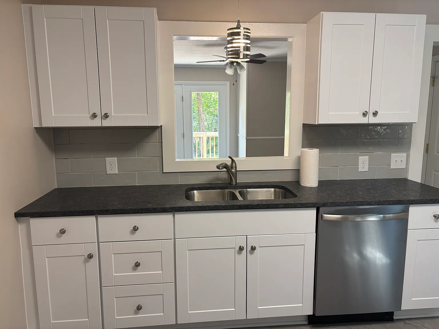 3 bed, 1140 sqft, $1,800 — Photo 2
