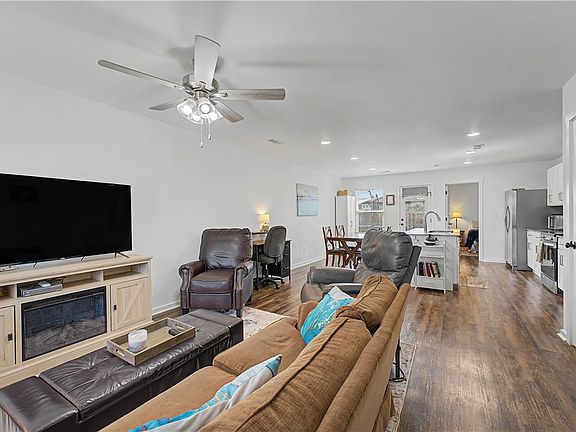 4th image of 908 S Green Heron Ln